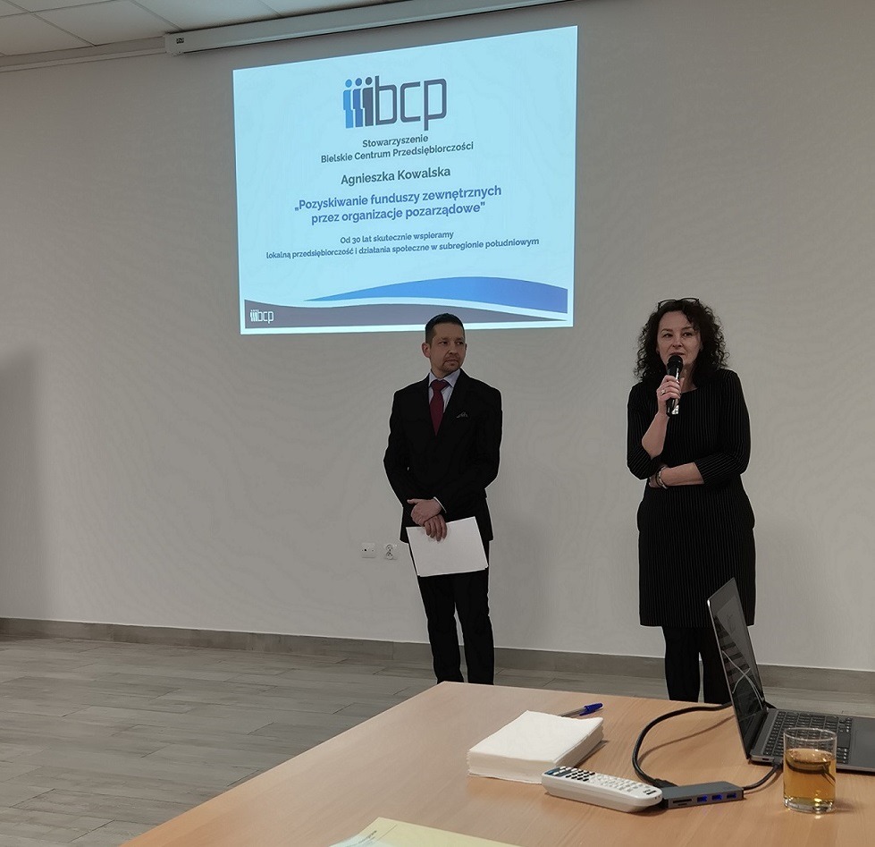 zdjęcie przedstawiające spotkanie z organizacjami pozarządowymi w Urzędzie Gminy w Jaworzu